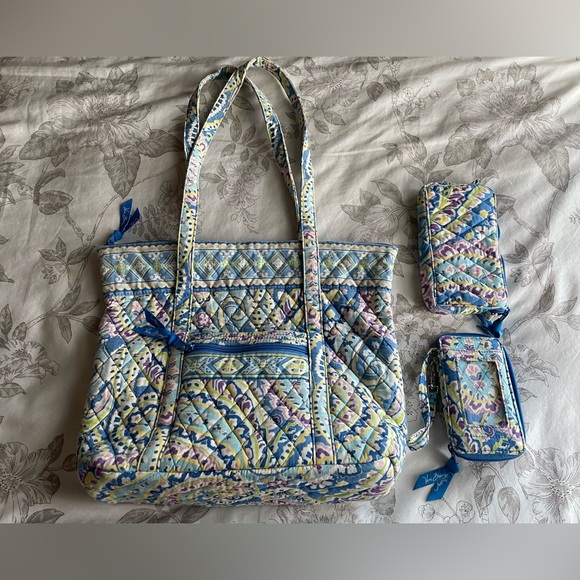 Vera Bradley Handbags - Vera Bradley Y2K Capri Villager Quilted Tote Blue Paisley Set Wallet Wristlet